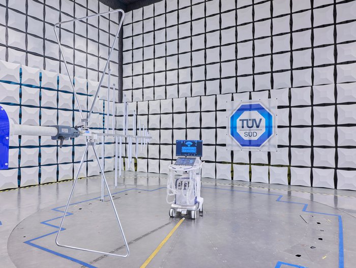 TS-PR-26038-PS-EMV-Messung in einer Absorberhalle (1).jpg